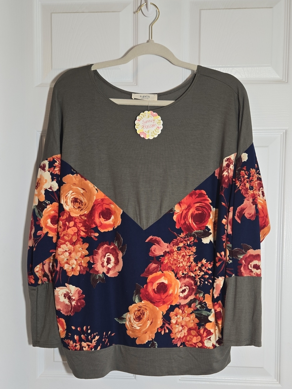 A. Gain Olive & Navy Floral V-Inset Long Sleeve Top P2P 31" Domain Sleeve